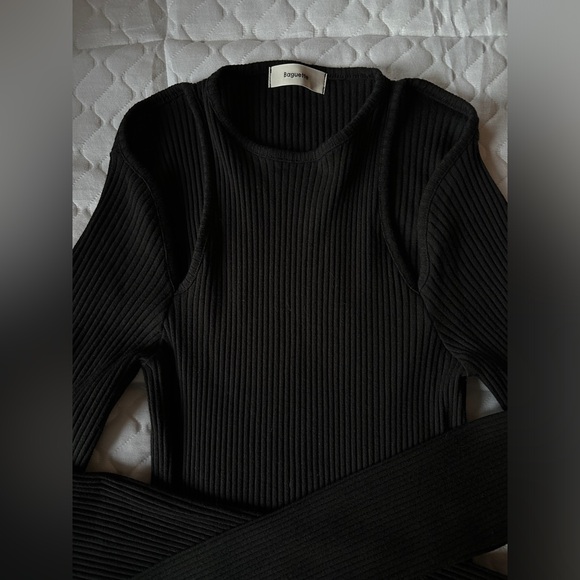 Source Unknown Cut-Out Shoulder Ribbed Top - Picture 5 of 6